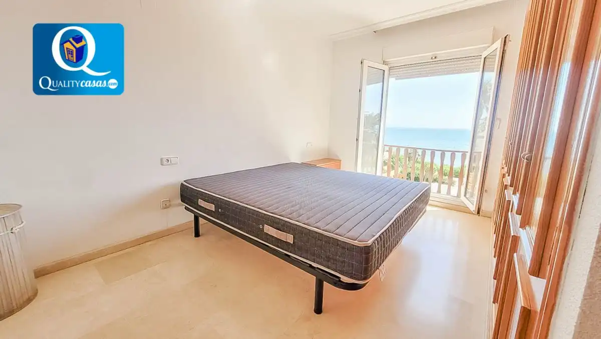Habitación de Casa adosada en venta en El Campello con Aire acondicionado, Terraza y Balcón