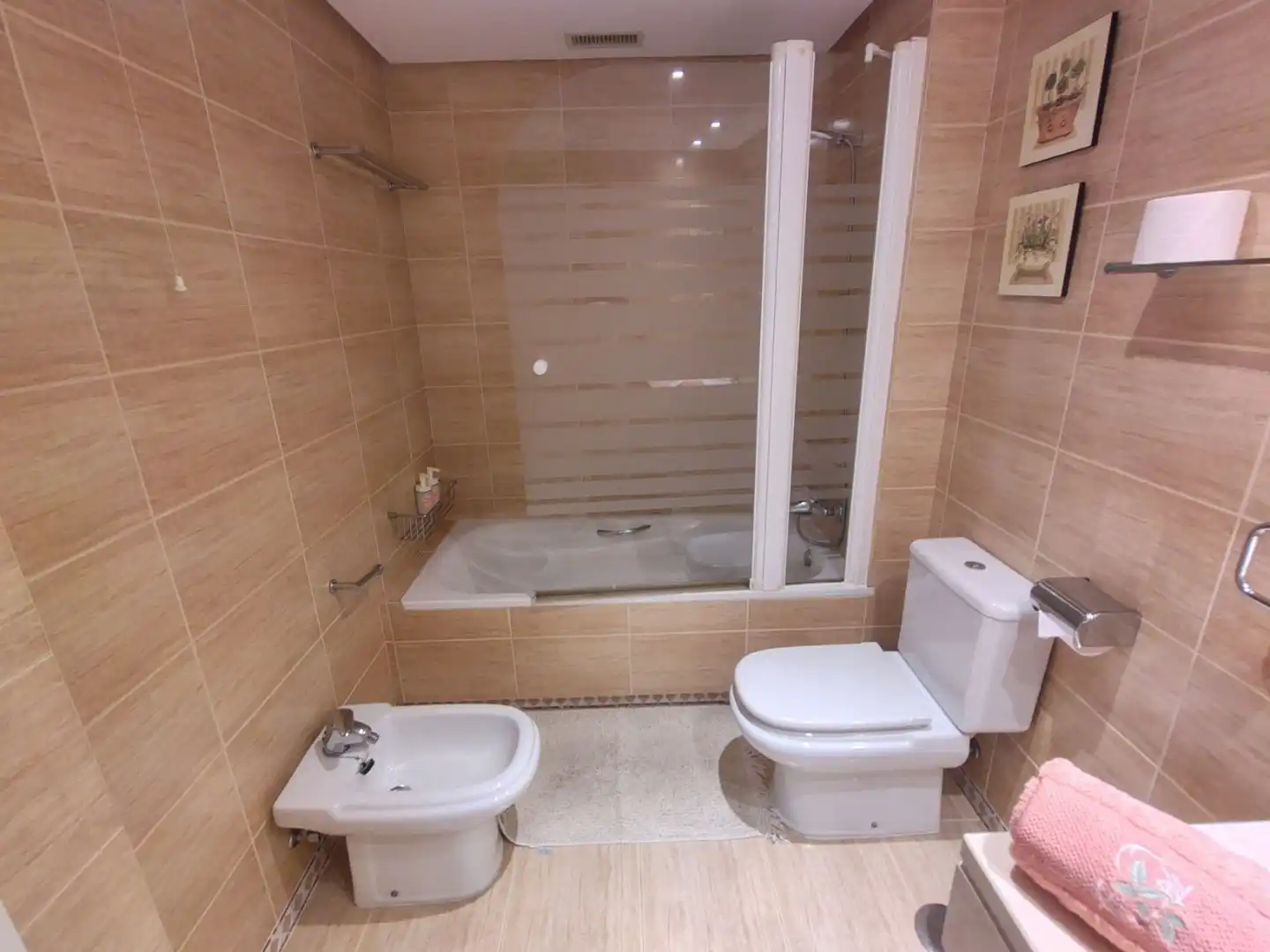 Badezimmer von Wohnung zur Miete in Marbella mit Klimaanlage, Heizung und Terrasse