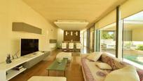 Sala d'estar de Casa o xalet en venda en L'Eliana amb Aire condicionat, Terrassa i Piscina
