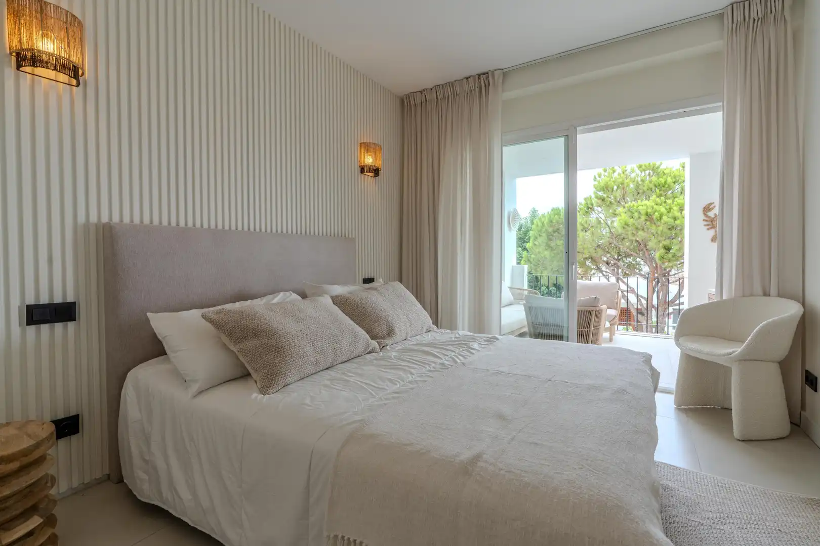 Habitación de Apartamento de alquiler en Benahavís con Aire acondicionado, Terraza y Piscina