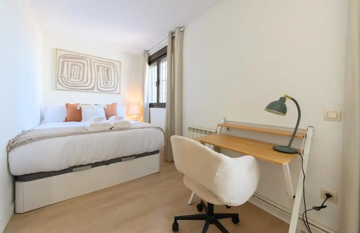 Dormitori de Àtic de lloguer en Madrid amb Aire condicionat, Calefacció i Parquet