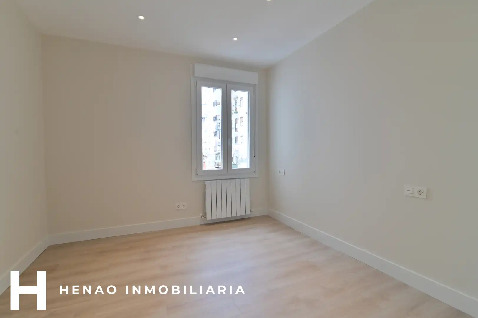 Dormitori de Pis en venda en Bilbao  amb Calefacció, Parquet i Forn