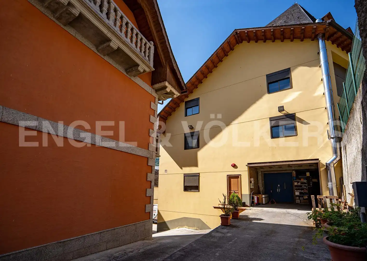 Vista exterior de Edifici en venda en Bossòst