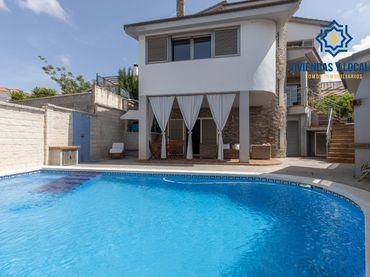 House with pool for sale in Alfacar