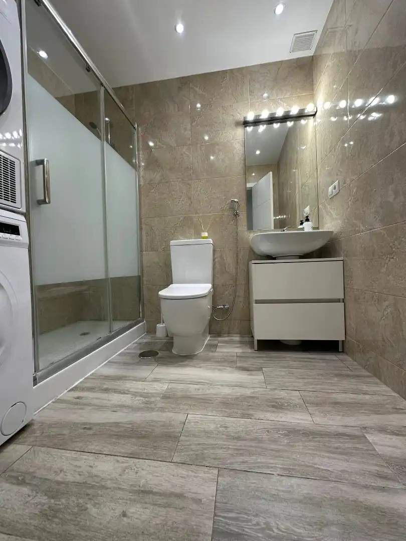 Baño de Piso de alquiler en Fuengirola con Aire acondicionado, Calefacción y Amueblado