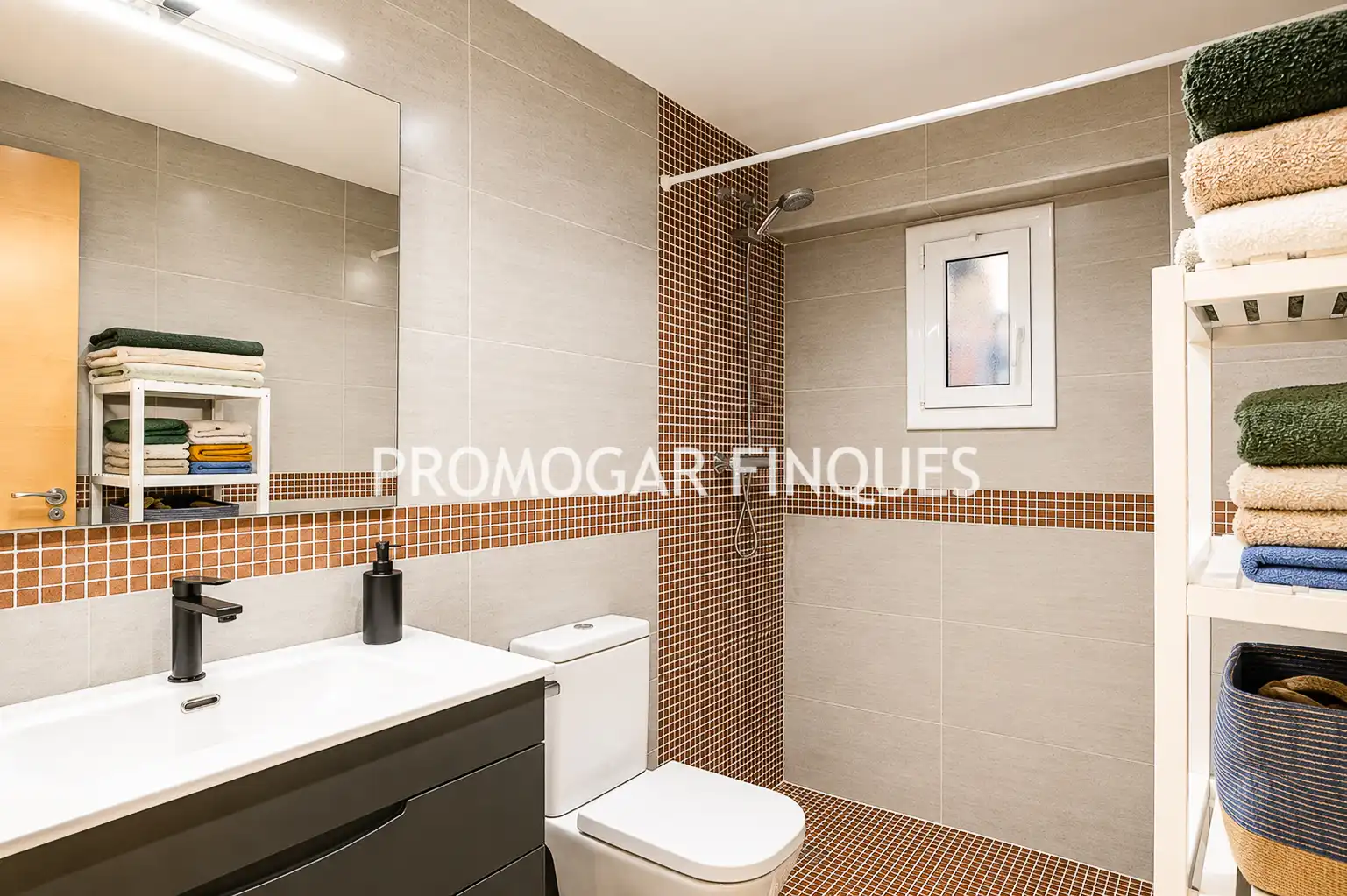 Bathroom of Flat for sale in Ripollet  with Parquet flooring, Terrace and Oven