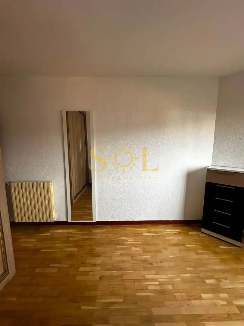 Schlafzimmer von Wohnung zum Verkauf in León Capital  mit Parkett, Terrasse und Möbliert