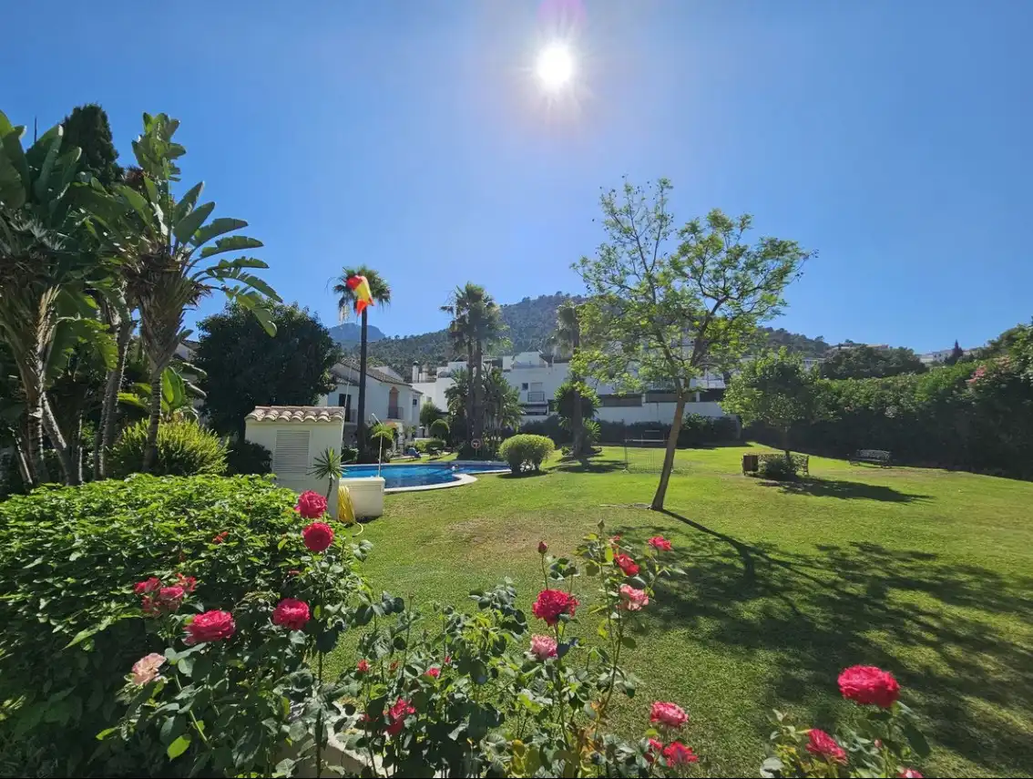 Garten von Einfamilien-Reihenhaus zum Verkauf in Benahavís mit Klimaanlage, Heizung und Terrasse