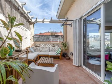 Penthouse mit Aufzug zum Verkauf in Eixample