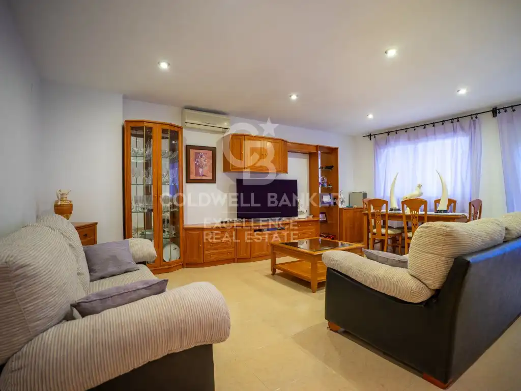 Sala d'estar de Casa adosada en venda en Castellón de la Plana / Castelló de la Plana amb Aire condicionat, Terrassa i Balcó