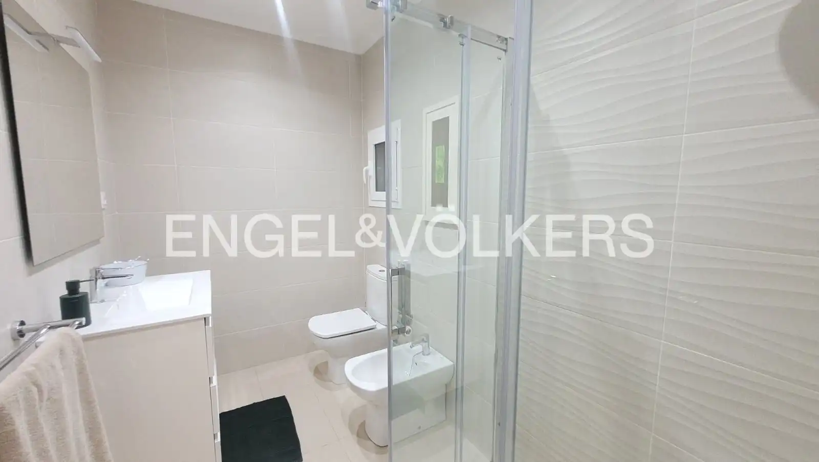 Bathroom of Flat for rent in Valencia  with Air Conditioner and Heating