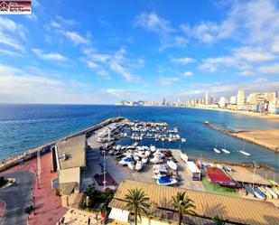 Vista exterior de Àtic en venda en Benidorm amb Aire condicionat, Terrassa i Balcó