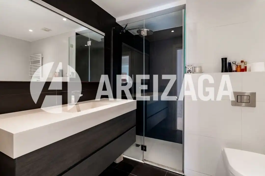 Badezimmer von Wohnung zum Verkauf in Donostia - San Sebastián  mit Heizung, Terrasse und Balkon