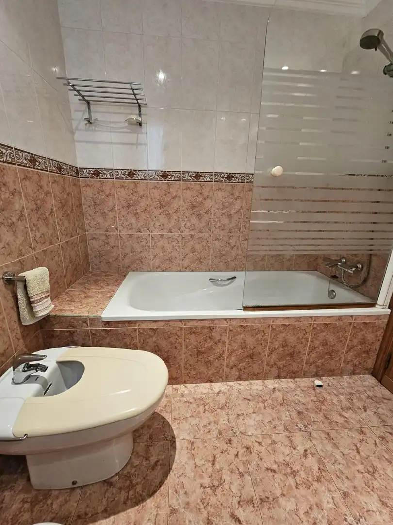 Bathroom of Flat for sale in Valencia  with Air Conditioner, Furnished and Balcony