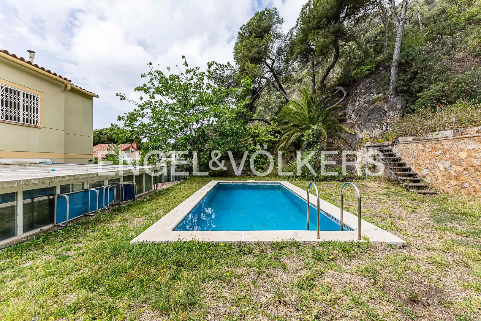 Piscina de Casa o xalet en venda en Castelldefels amb Aire condicionat, Calefacció i Jardí privat