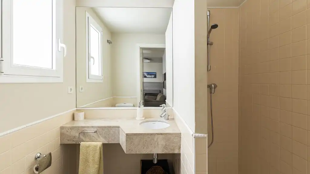 Baño de Apartamento en venta en Barcelona con Aire acondicionado, Parquet y Terraza