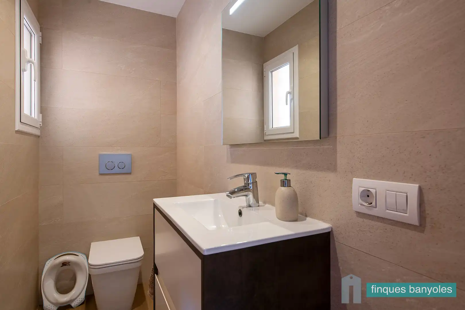 Bathroom of Houses for sale in Banyoles  with Air Conditioner, Heating and Private garden