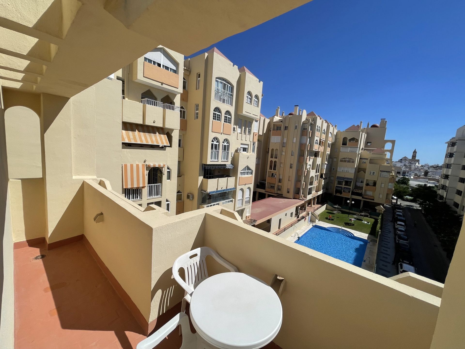 Vista exterior de Dúplex en venta en Estepona con Aire acondicionado, Terraza y Trastero