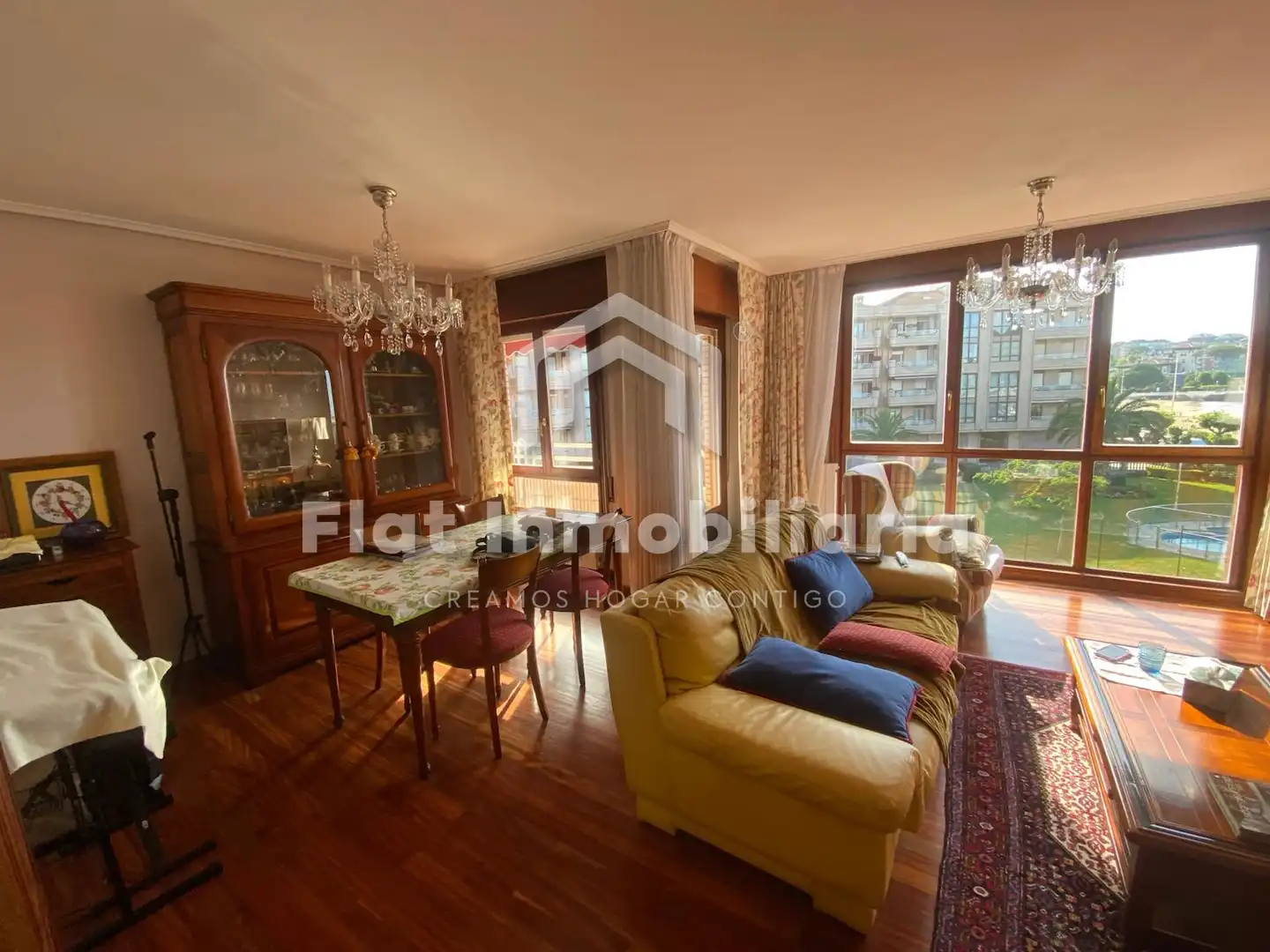 Sala de estar de Piso en venta en Castro-Urdiales con Calefacción, Parquet y Terraza