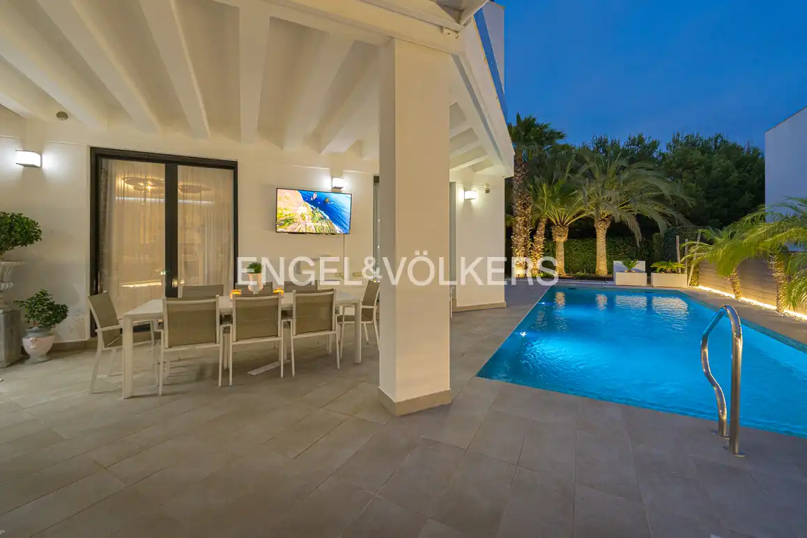 Detached house with pool for sale in Calle Copenhague, imagen 44