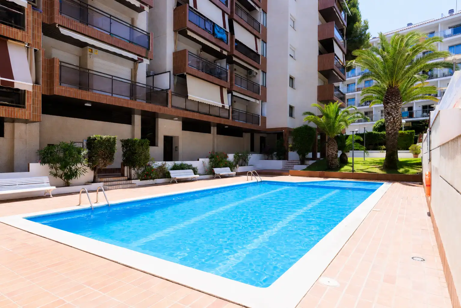Piscina de Apartament en venda en Salou amb Jardí privat, Moblat i Forn