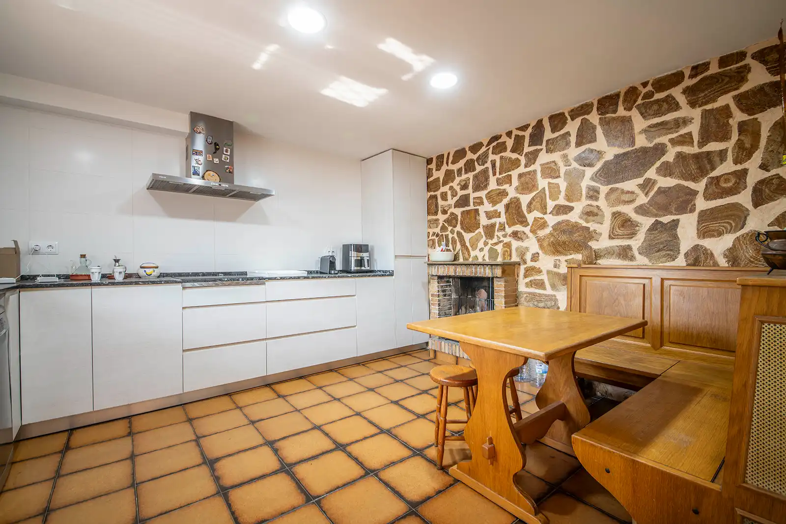 Cuina de Casa o xalet en venda en Castellví de la Marca amb Jardí privat i Terrassa
