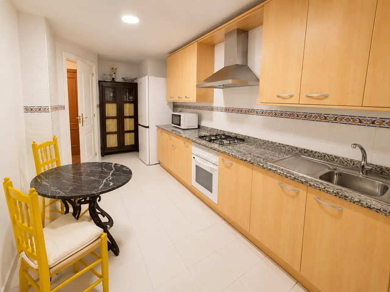 Küche von Wohnung zur Miete in Marbella mit Klimaanlage, Heizung und Terrasse