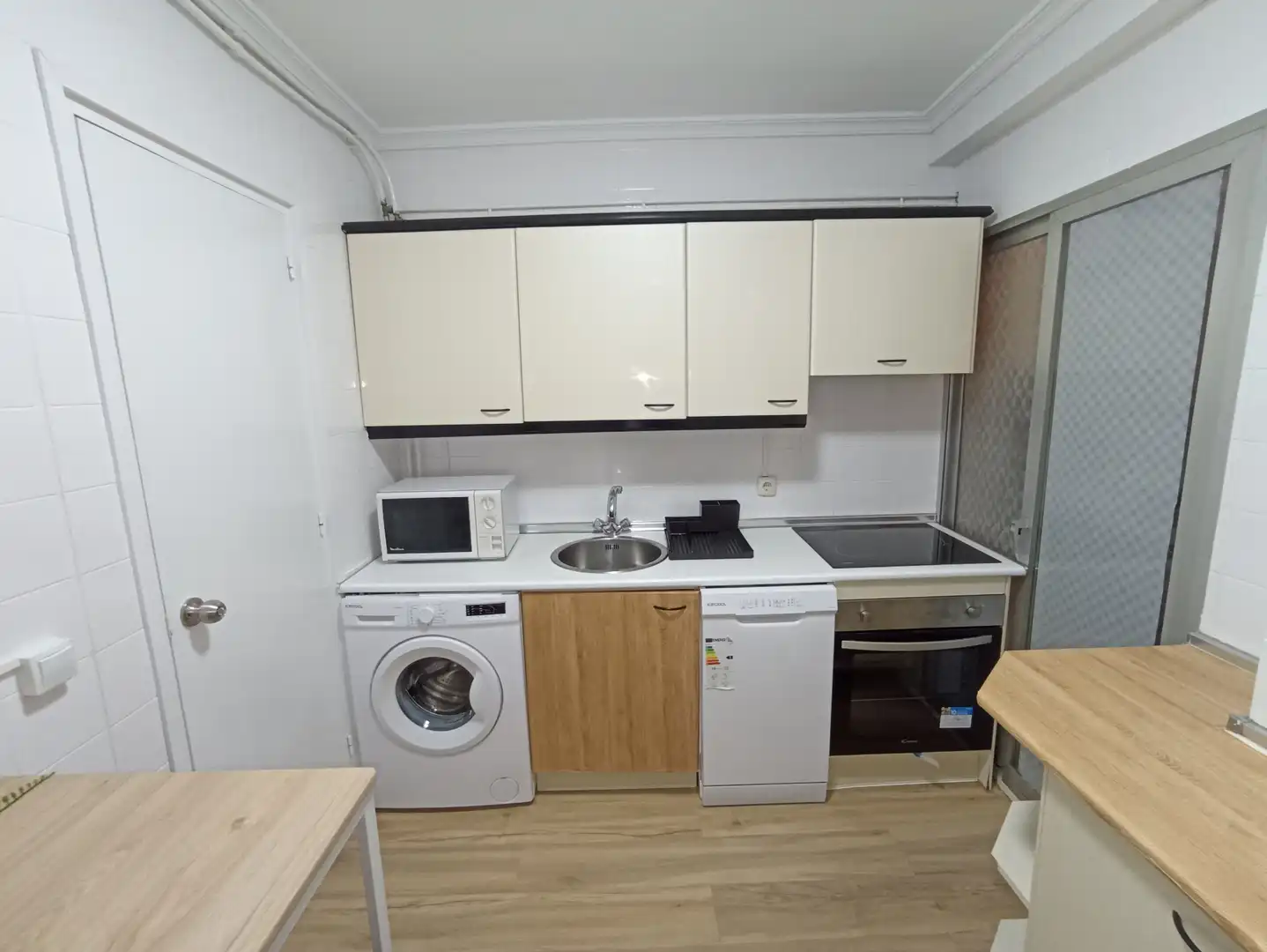 Room in Calle Hornos Caleros, Estación