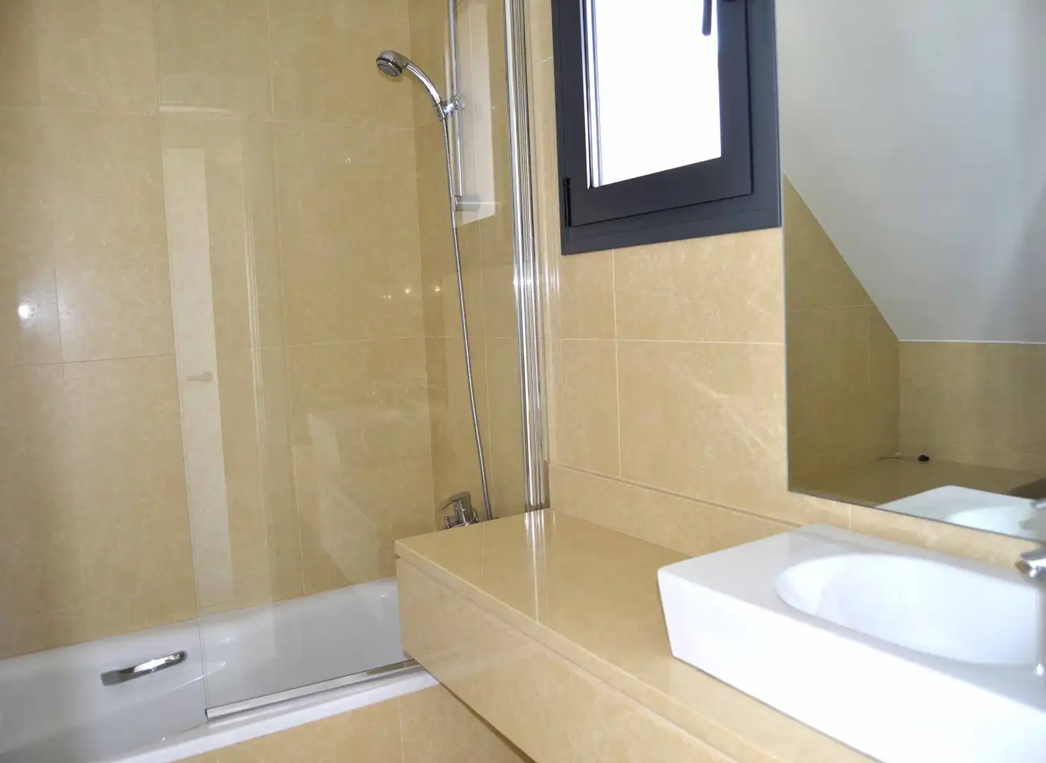 Maison jumelée avec piscine à louer à Calle de San Enrique de Ossó 535, imagen 26