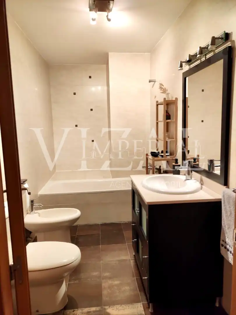 Badezimmer von Wohnung zum Verkauf in Ocaña mit Heizung, Privatgarten und Parkett
