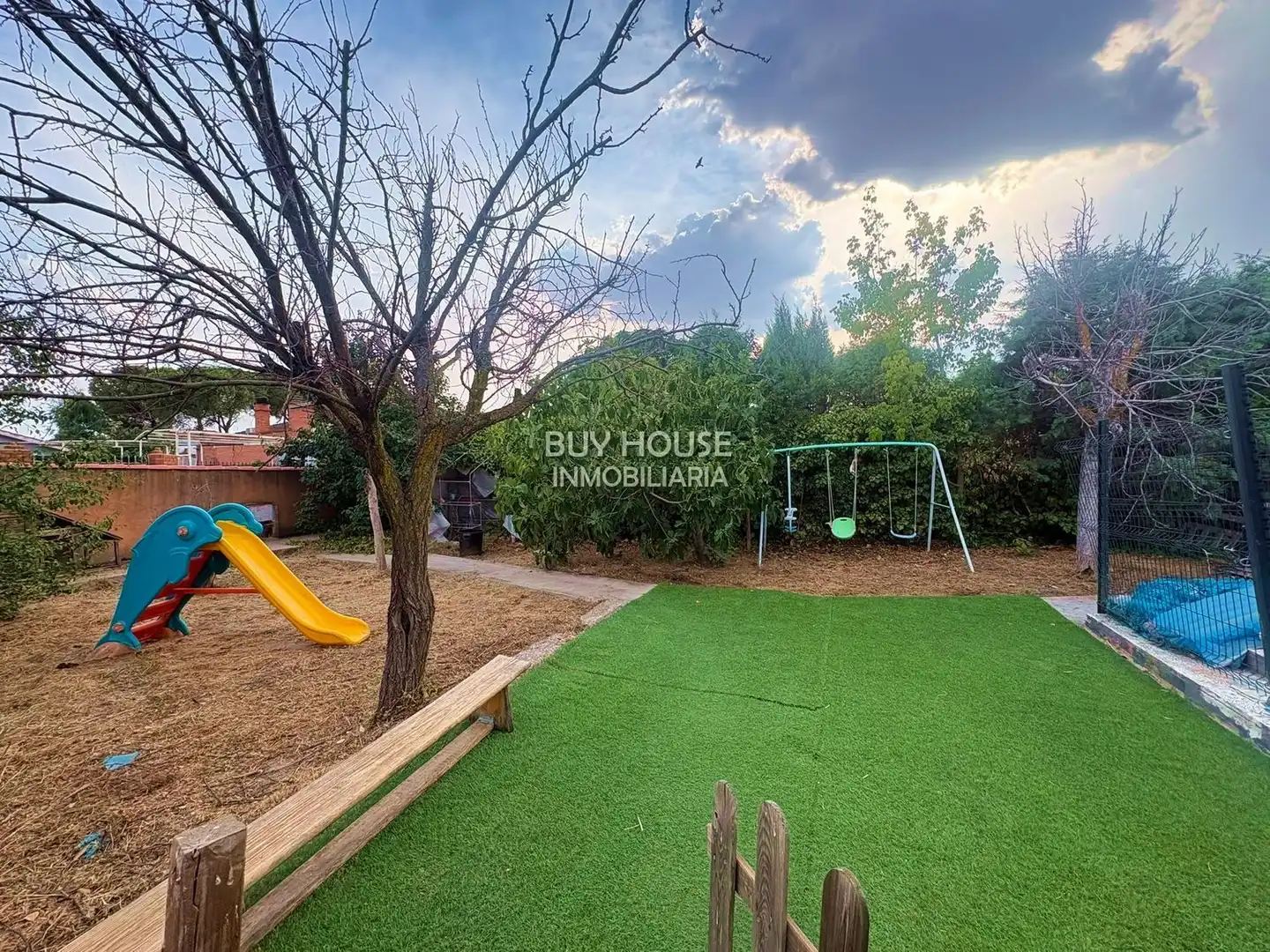 Chalet con piscina en venta en VICTORIA KENT, imagen 2