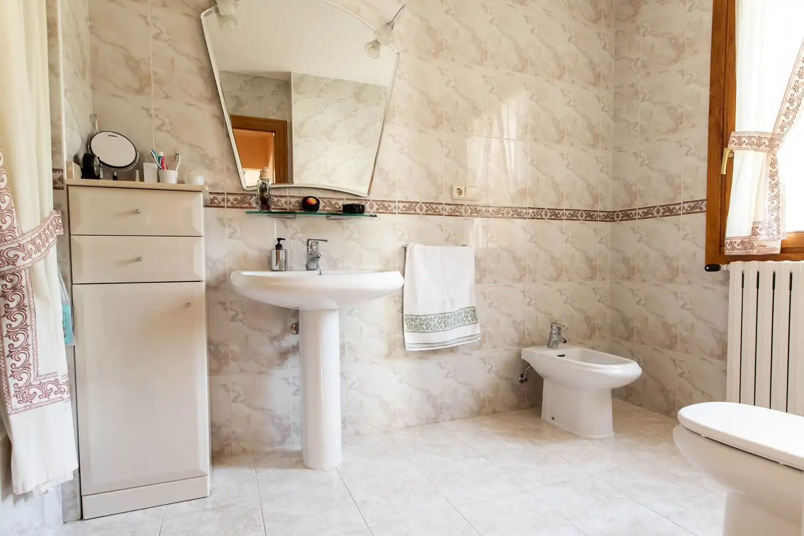 Baño de Casa o chalet en venta en Puente la Reina / Gares con Calefacción, Jardín privado y Trastero