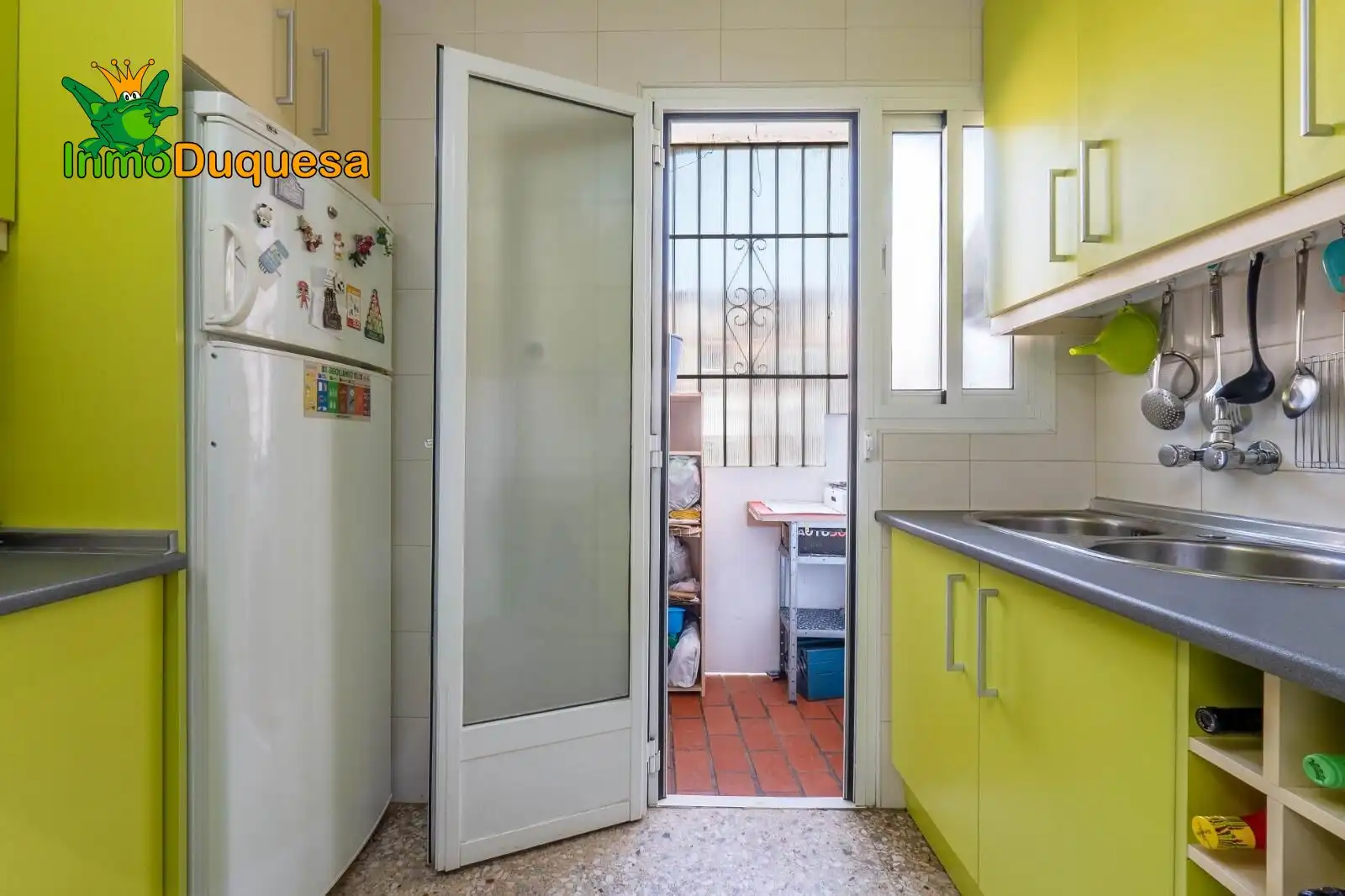 Kitchen of Flat for sale in Granada  with Air Conditioner, Heating and Terrace