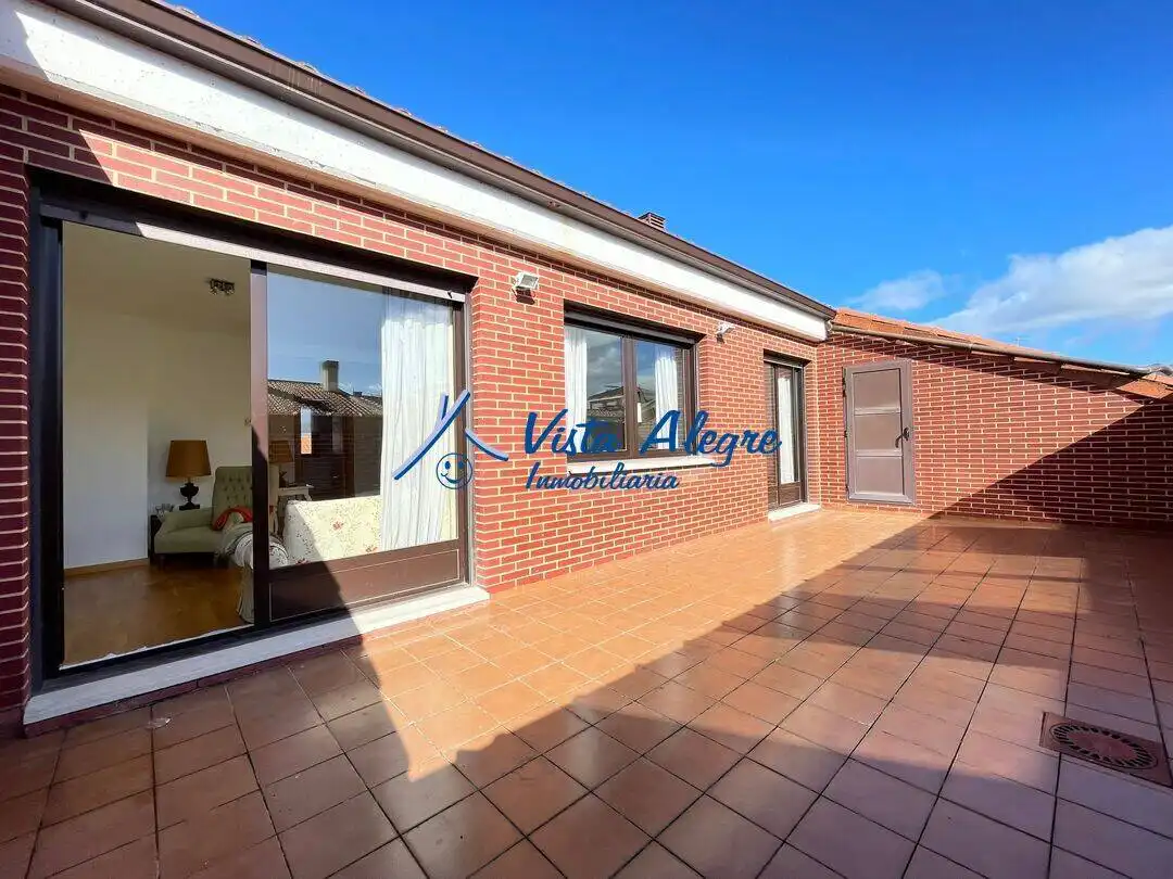Terraza de Ático en venta en Haro con Calefacción, Parquet y Terraza