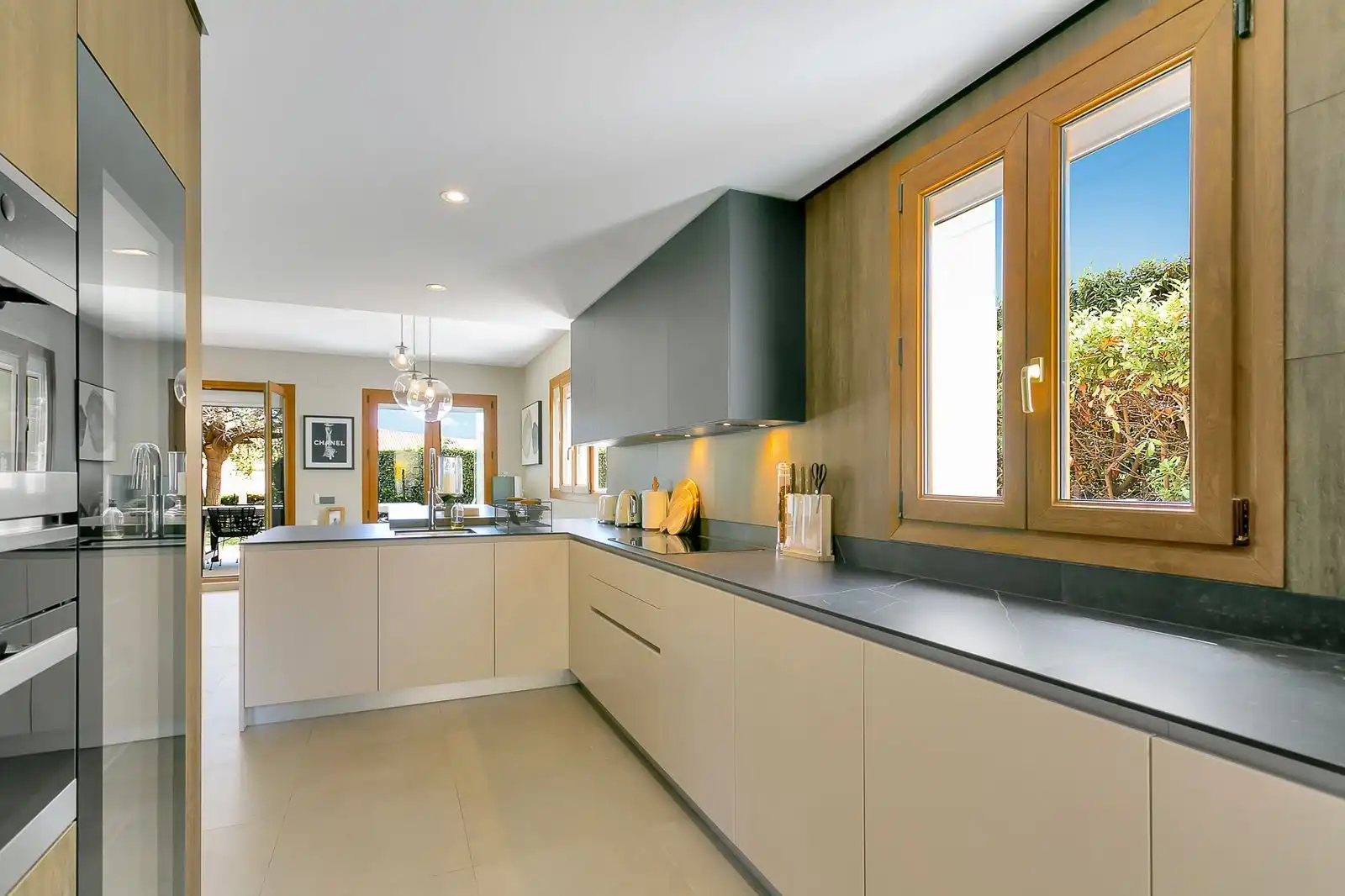 Küche von Einfamilien-Reihenhaus zum Verkauf in Estepona mit Privatgarten, Terrasse und Möbliert