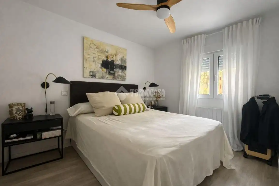 Bedroom of Flat for sale in Madrid