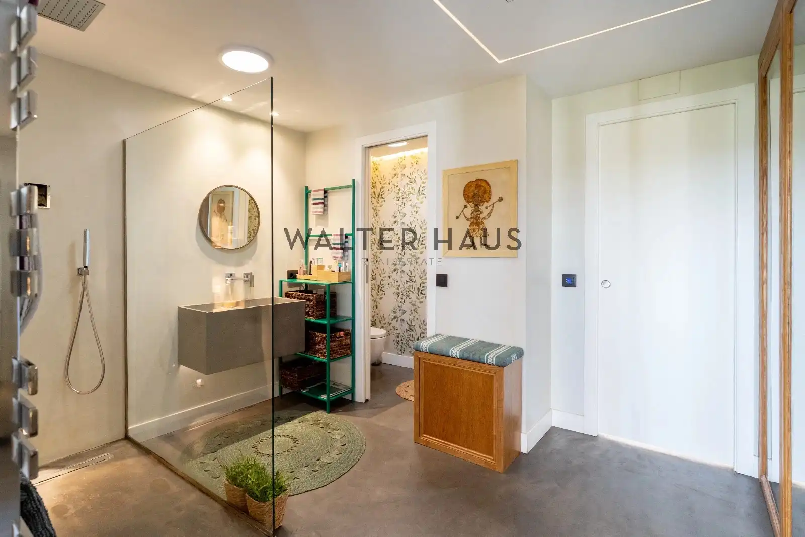Bathroom of Flat for sale in Madrid  with Air Conditioner, Heating and Storage room