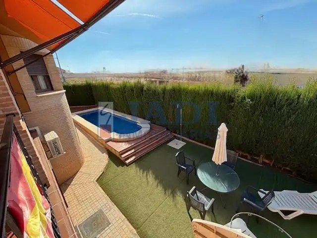 Chalet con piscina en venta en Valdepeñas