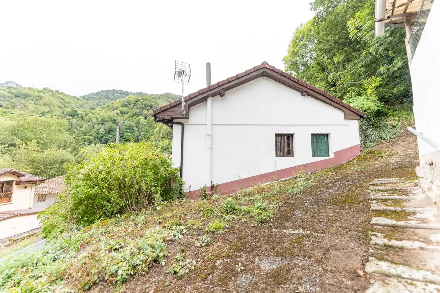 Vista exterior de Casa adosada en venta en Somiedo con Calefacción, Jardín privado y Terraza
