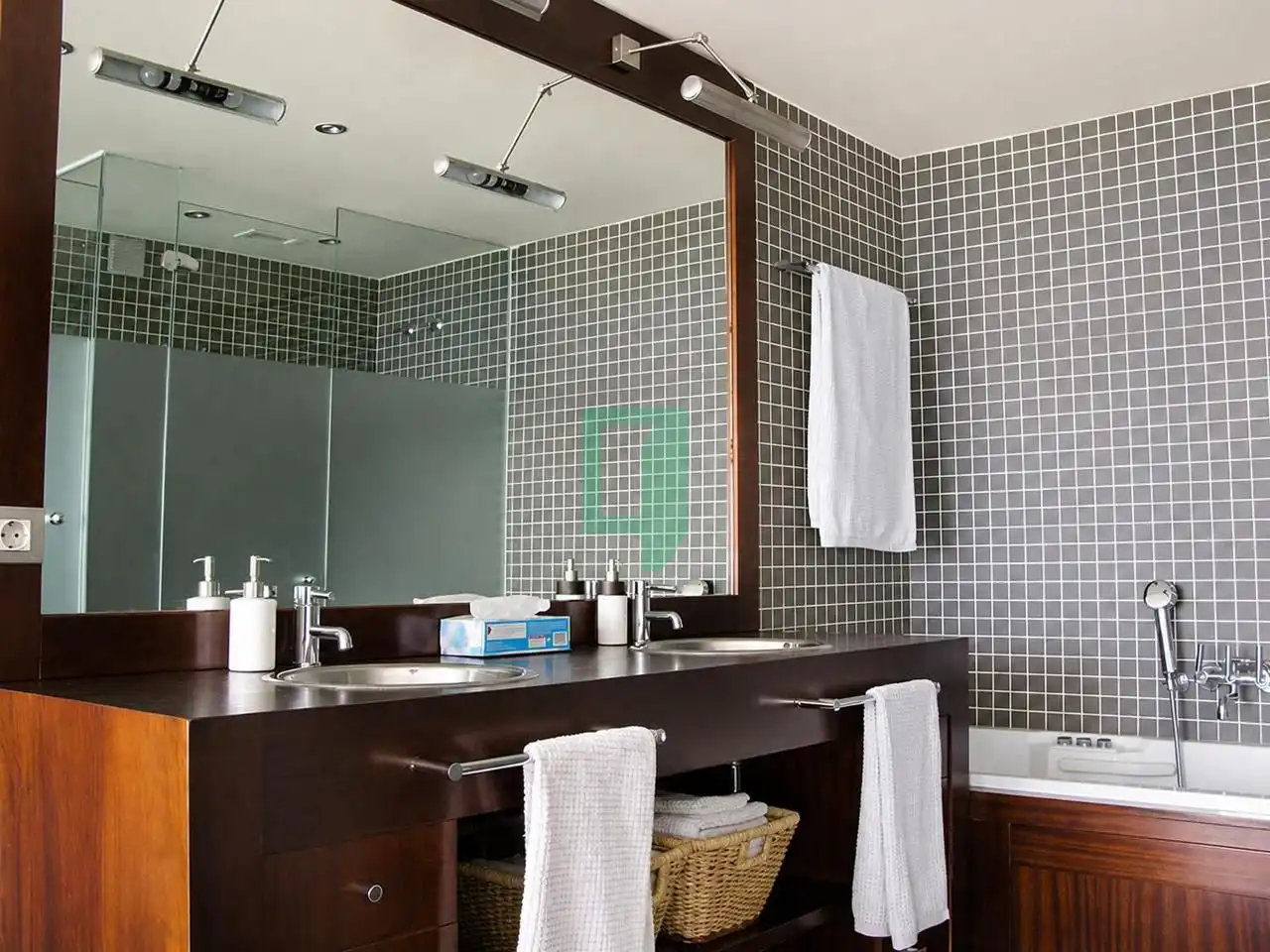 Baño de Piso de alquiler en Barcelona con Aire acondicionado y Terraza