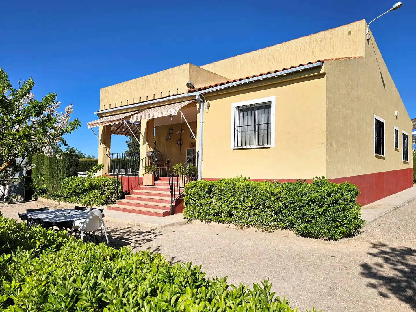 Vista exterior de Casa o xalet en venda en Caudete amb Terrassa