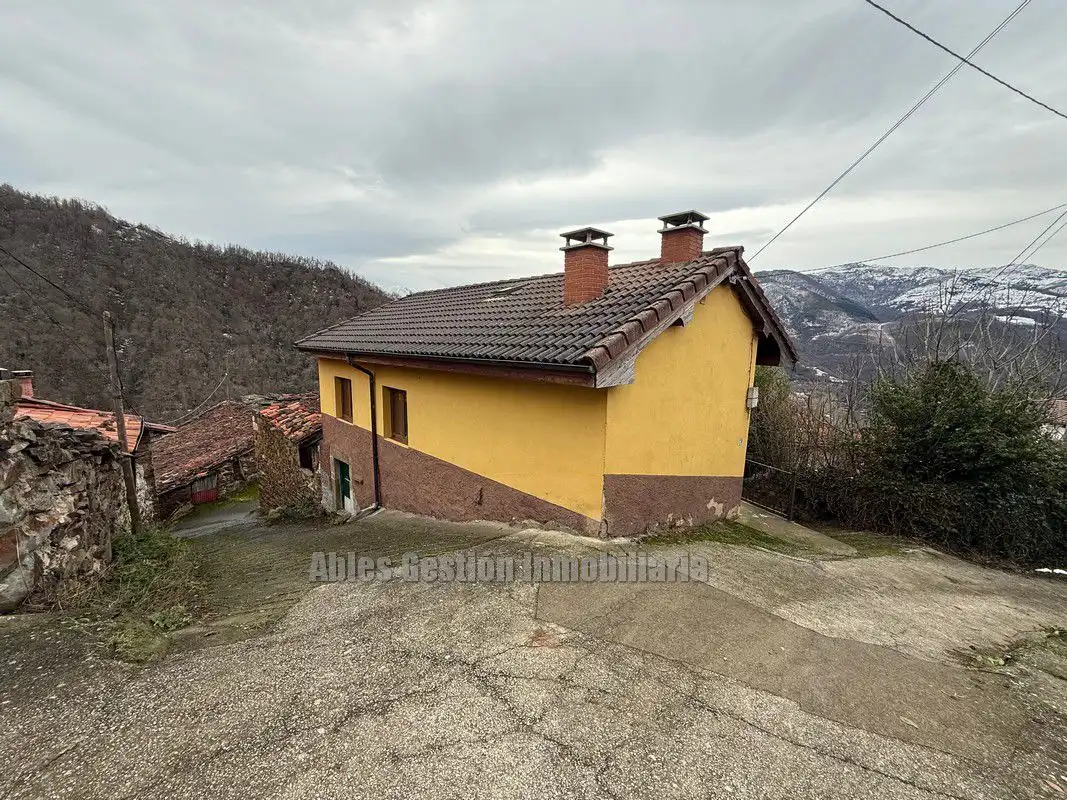Außenansicht von Haus oder Chalet zum Verkauf in Quirós mit Heizung und Abstellraum