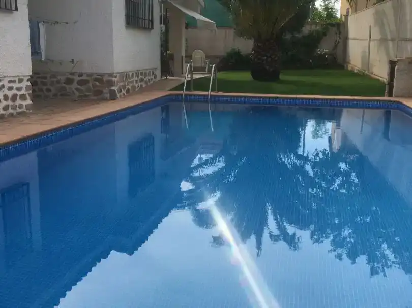Schwimmbecken von Wohnung zum Verkauf in Cobisa mit Klimaanlage, Privatgarten und Parkett