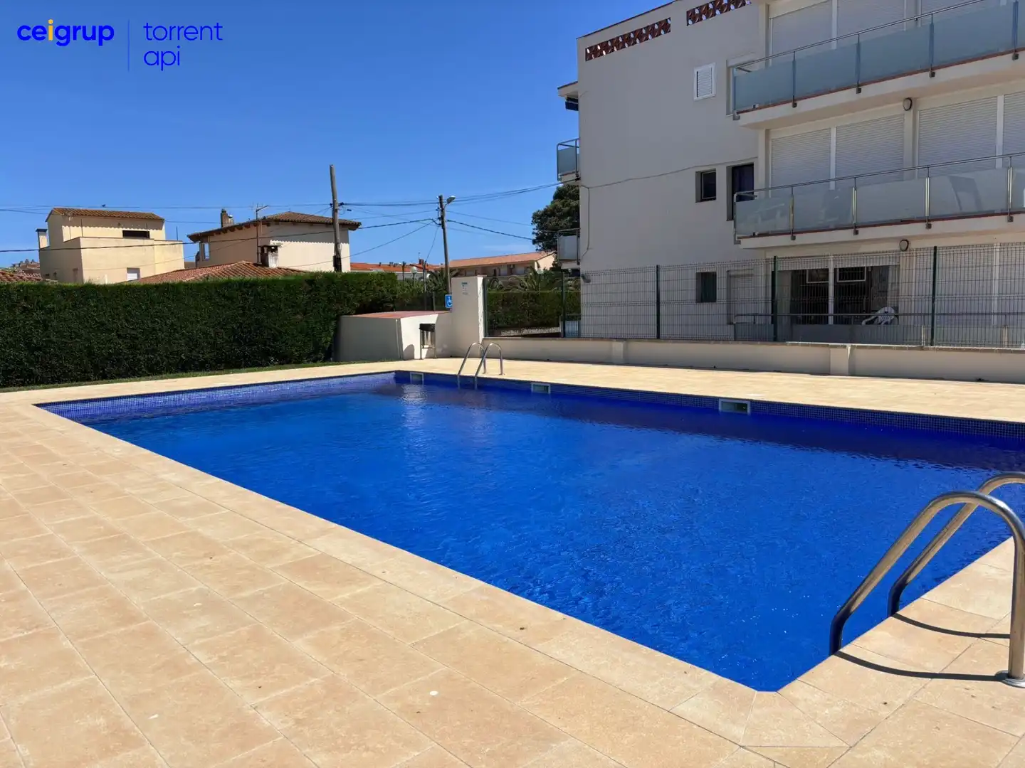 Piscina de Piso en venta en L'Estartit con Piscina, Amueblado y Balcón