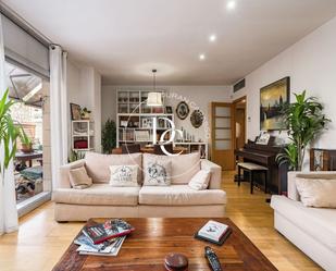 Living room of Flat for sale in  Barcelona Capital  with Air Conditioner, Heating and Private garden