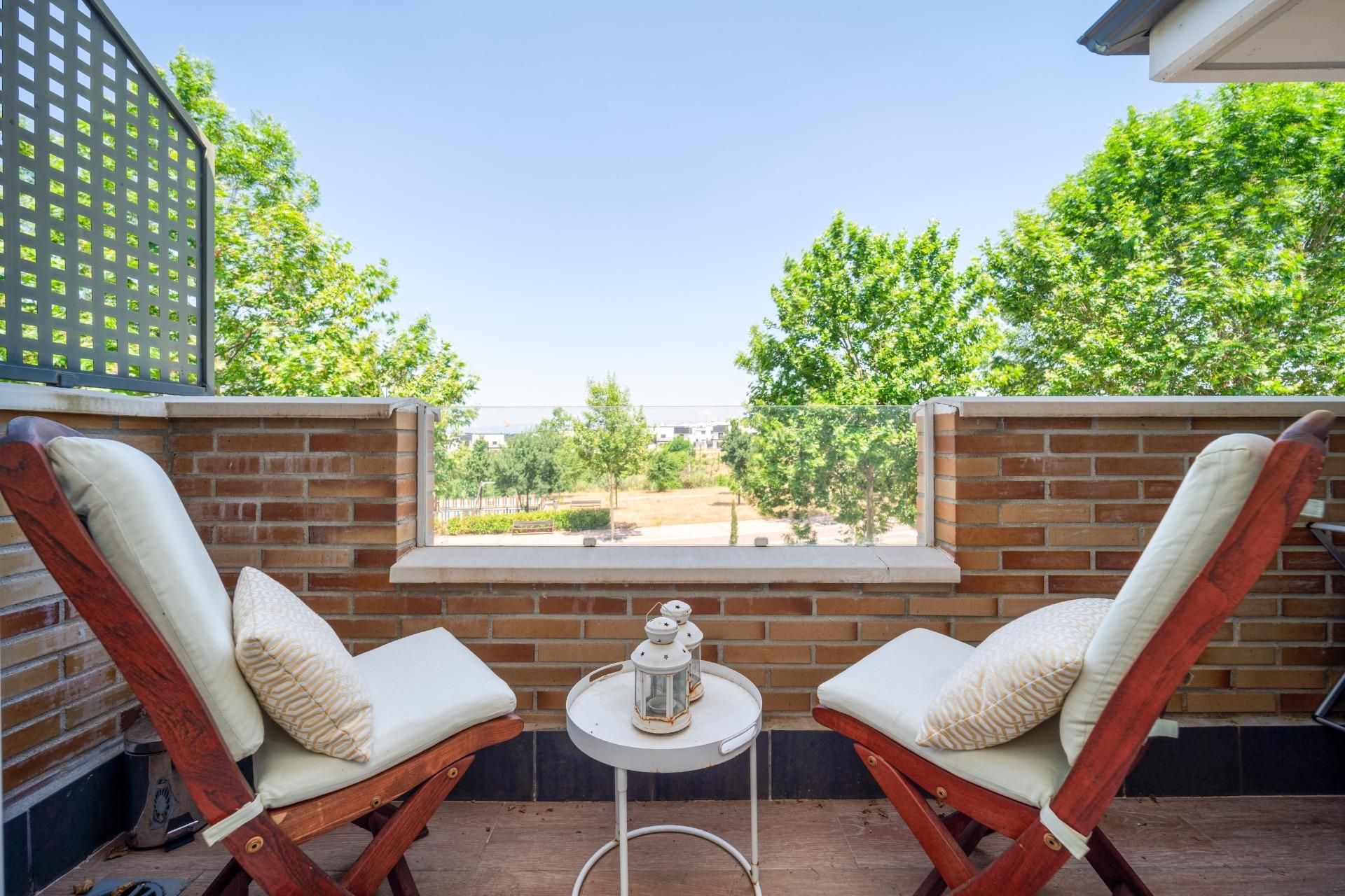 Terrassa de Casa adosada en venda en Boadilla del Monte amb Aire condicionat, Calefacció i Jardí privat