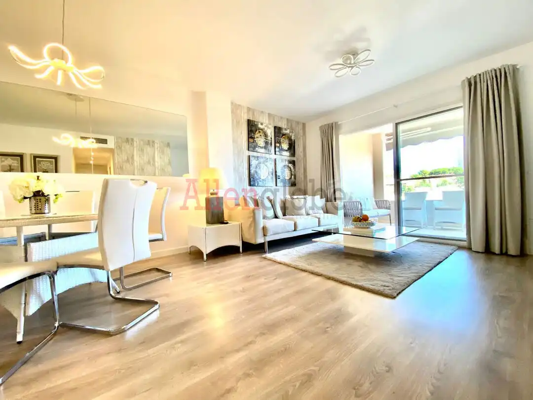 Sala d'estar de Àtic en venda en Marbella amb Aire condicionat, Calefacció i Terrassa