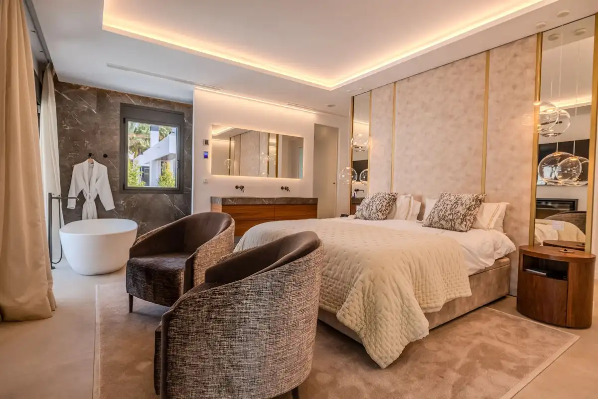 Schlafzimmer von Haus oder Chalet zum Verkauf in Marbella mit Klimaanlage, Privatgarten und Terrasse