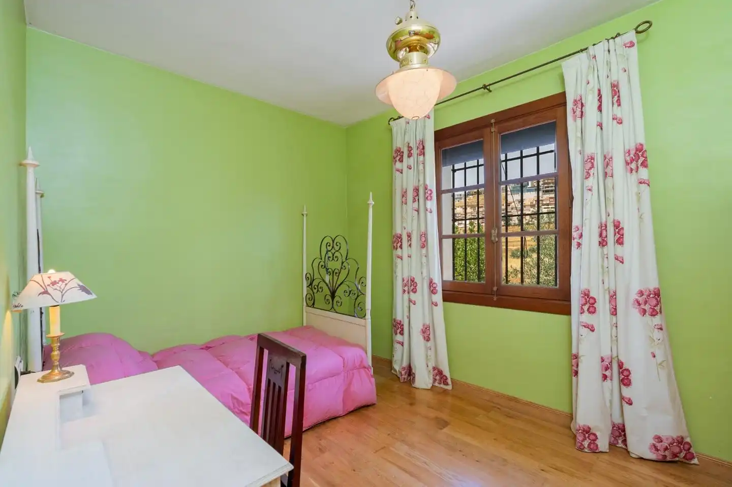 Habitación de Casa o chalet en venta en Granada con Jardín privado, Terraza y Balcón