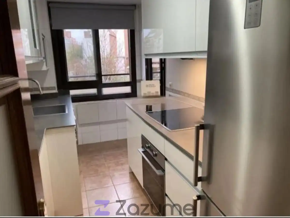 Cocina de Apartamento de alquiler en Madrid con Aire acondicionado, Calefacción y Jardín privado